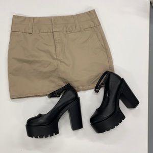 Old Navy Khaki Mini Size 6